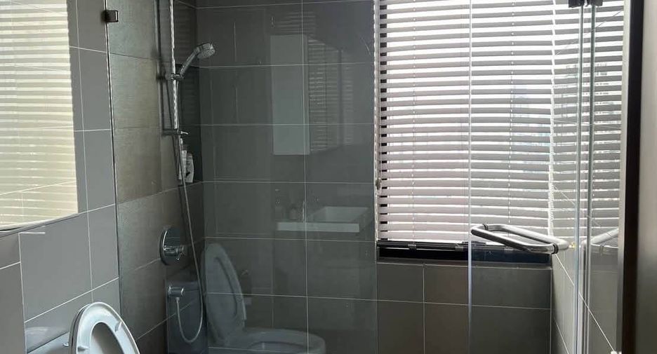 For rent 3 bedrooms condo in Bang Rak, Bangkok
