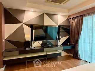 Casa adosada en alquiler y en venta de 3 habitaciones en Khlong Toei, Bangkok