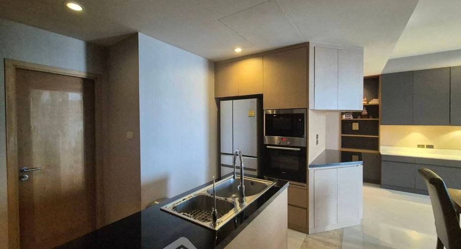 For sale 2 ベッドルーム condo in Sathon, Bangkok
