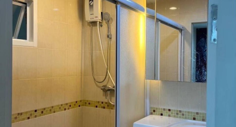 For sale 2 bedrooms condo in Huai Khwang, Bangkok