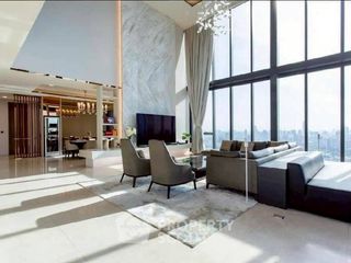 Condo en alquiler y en venta de 4 habitaciones en Khlong San, Bangkok