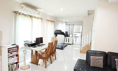 For sale 3 ベッドルーム townhouse in Khan Na Yao, Bangkok