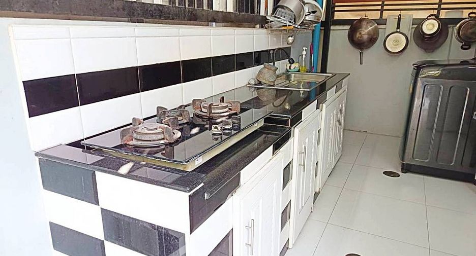 À vendre 3 chambres maison de ville à Khan Na Yao, Bangkok