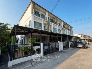 Casa adosada en venta de 3 habitaciones en Khan Na Yao, Bangkok