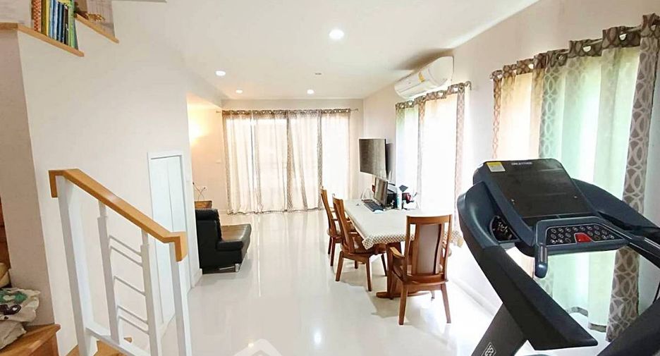 À vendre 3 chambres maison de ville à Khan Na Yao, Bangkok