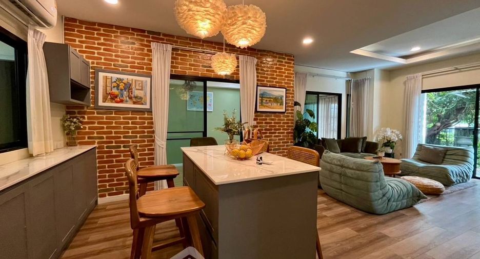 À vendre 3 chambres maison à Si Racha, Chonburi