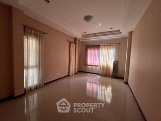 À vendre 3 chambres maison à Si Racha, Chonburi