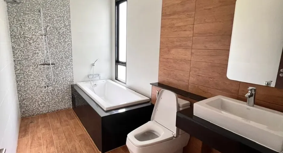 出售 和 出租 4 卧室 独立屋 在 Mueang Chiang Mai, Chiang Mai