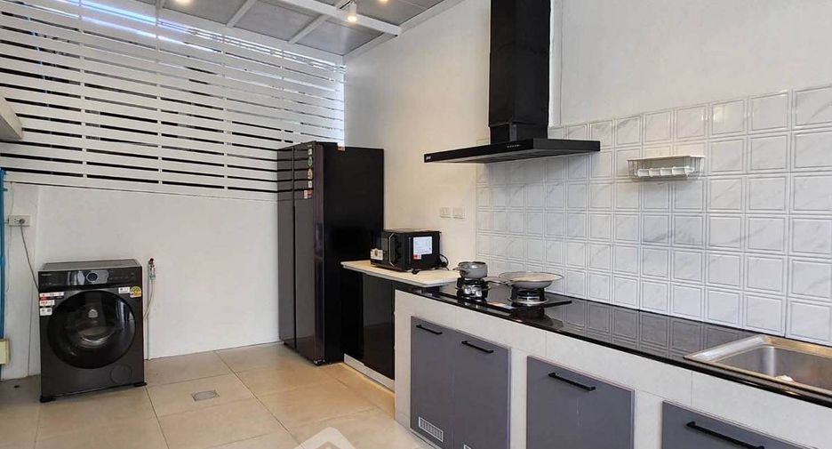 For rent 3 bedrooms townhouse in Suan Luang, Bangkok