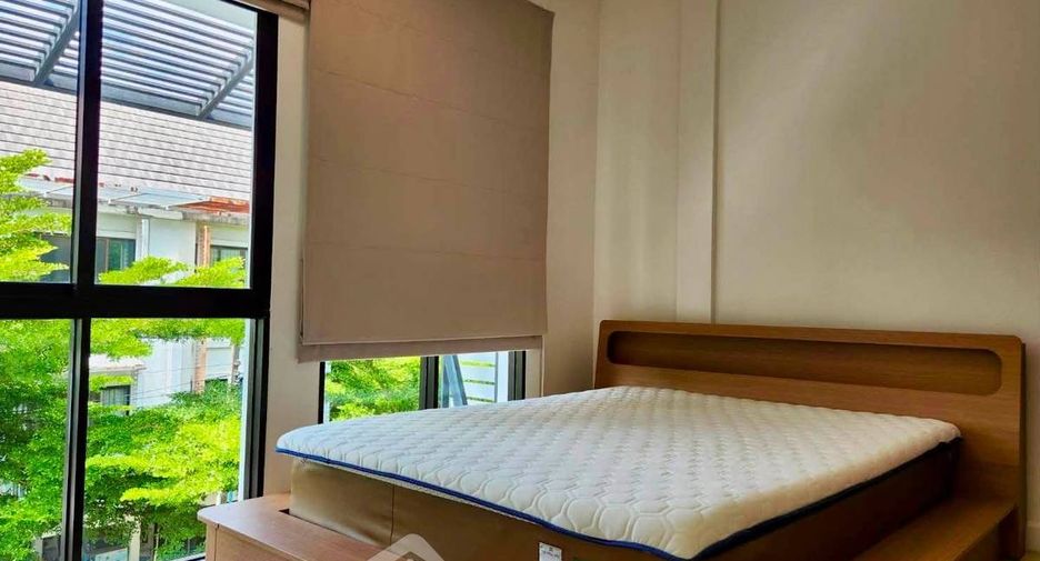 For rent 3 bedrooms townhouse in Suan Luang, Bangkok
