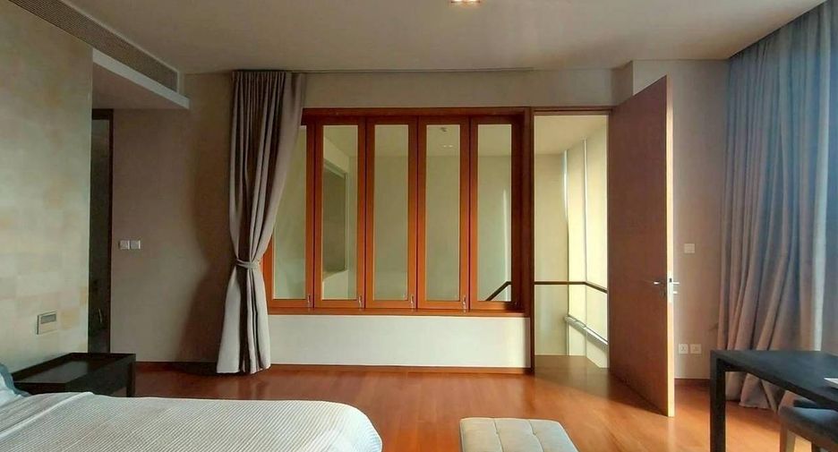 For rent 2 bedrooms condo in Sathon, Bangkok