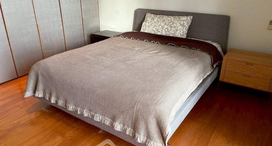 For rent 2 bedrooms condo in Sathon, Bangkok