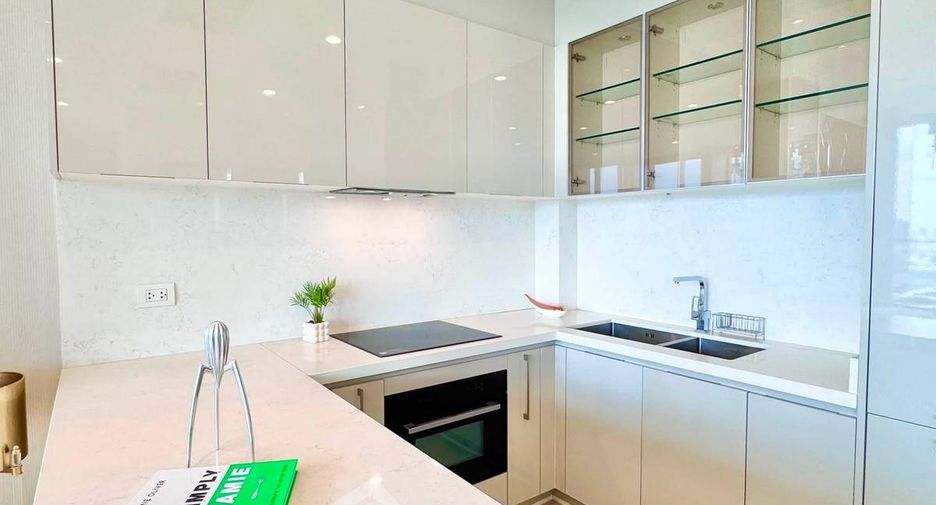 For rent 2 bedrooms condo in Pathum Wan, Bangkok