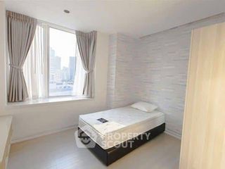 Condo en alquiler de 2 habitaciones en Huai Khwang, Bangkok