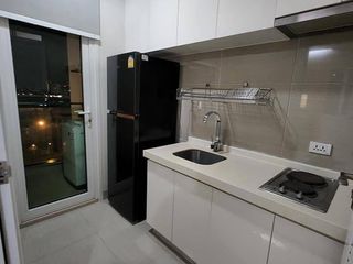 Condo en alquiler de 2 habitaciones en Huai Khwang, Bangkok