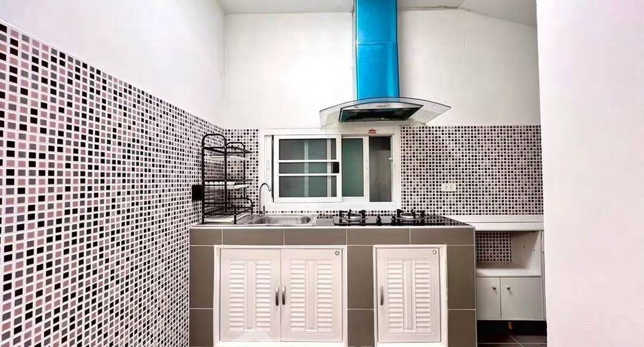 For rent 4 bedrooms condo in Bang Lamung, Chonburi