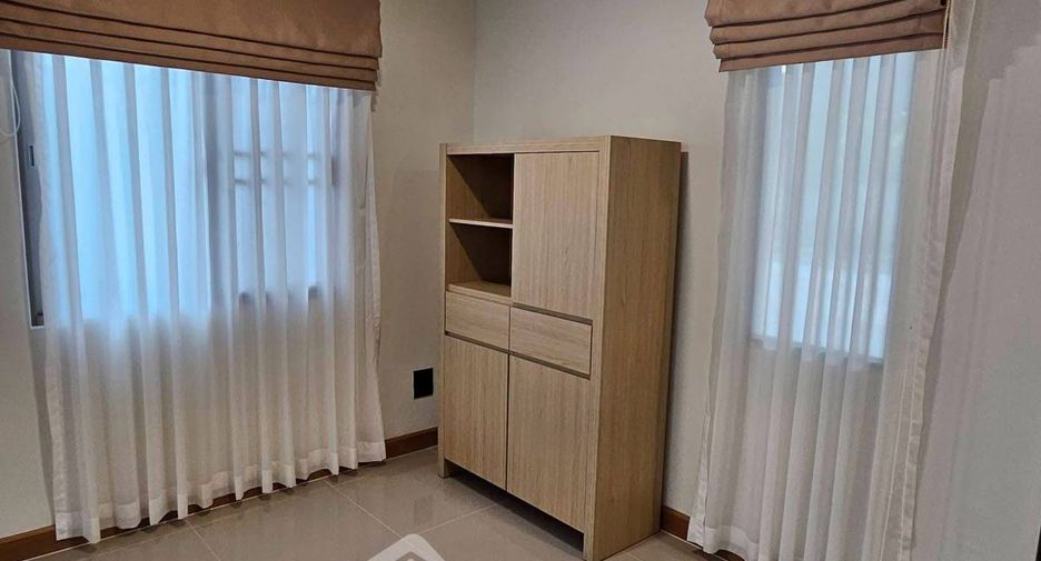 For rent 4 bedrooms house in Bang Lamung, Chonburi