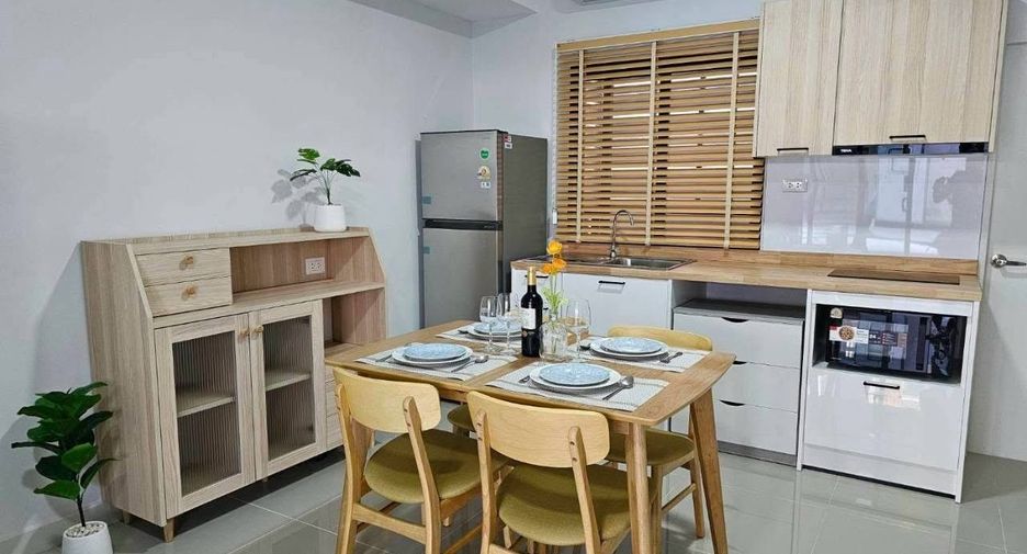 For rent 3 bedrooms townhouse in Bang Phli, Samut Prakan