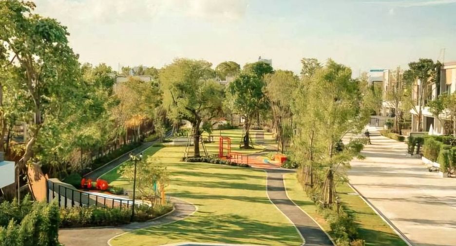 For rent 3 bedrooms townhouse in Bang Phli, Samut Prakan