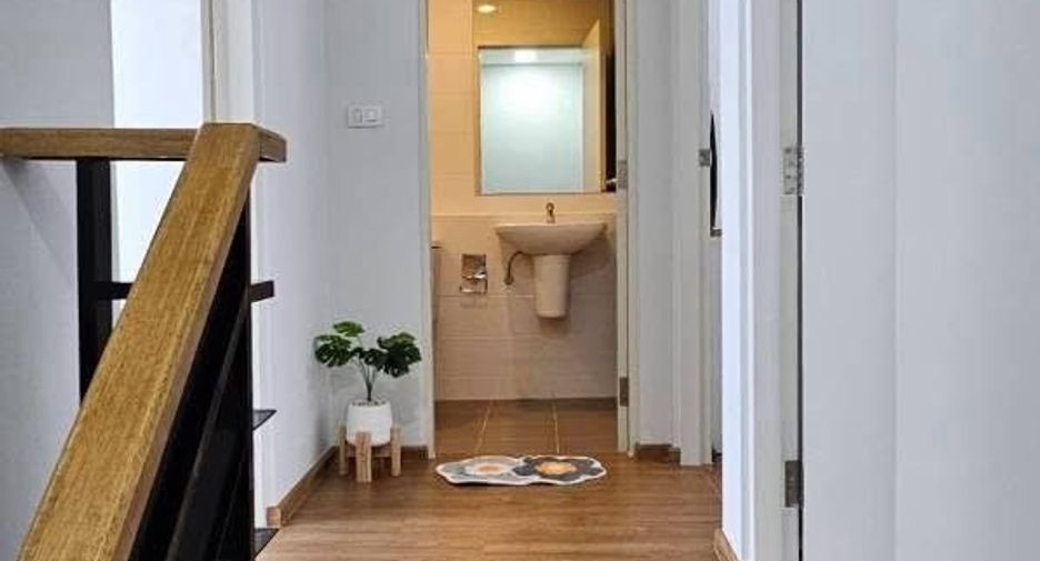 For rent 3 bedrooms townhouse in Bang Phli, Samut Prakan