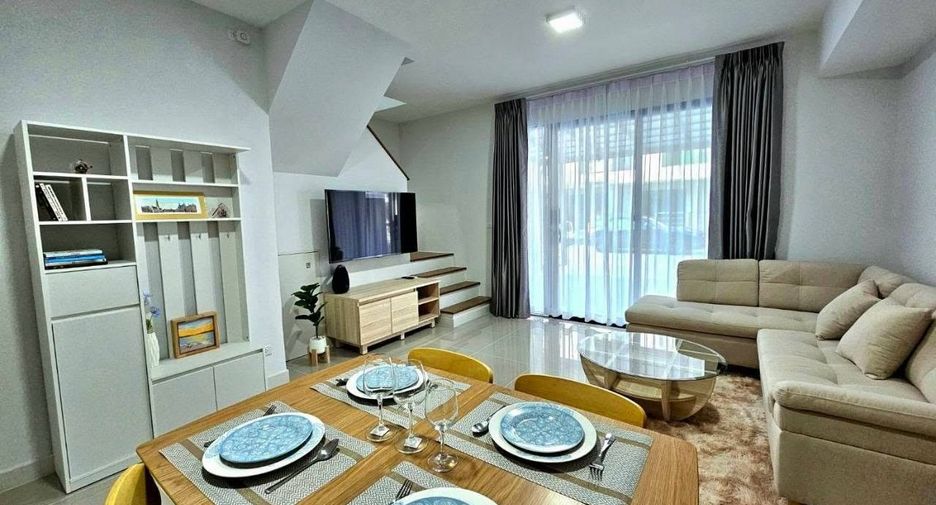 For rent 3 bedrooms townhouse in Bang Phli, Samut Prakan