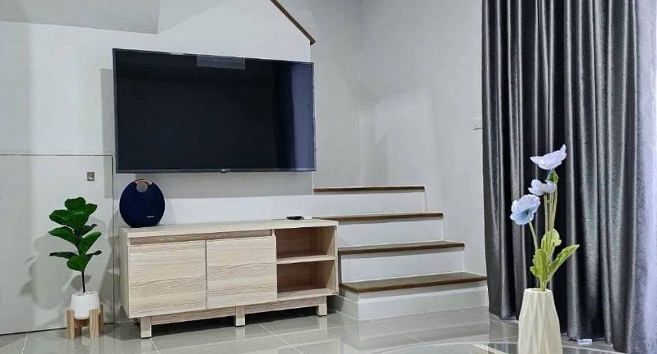 For rent 3 bedrooms townhouse in Bang Phli, Samut Prakan
