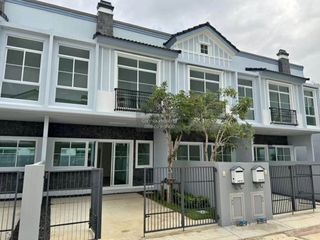 Casa adosada en venta de 2 habitaciones en Phra Samut Chedi, Samut Prakan
