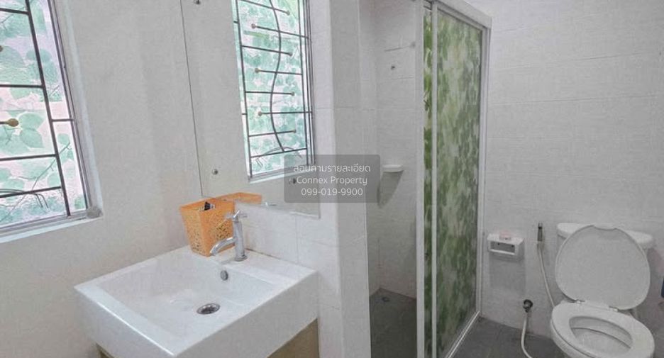 Casa adosada en venta de 3 habitaciones en Bang Phli, Samut Prakan