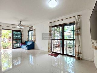 Casa adosada en venta de 3 habitaciones en Bang Phli, Samut Prakan