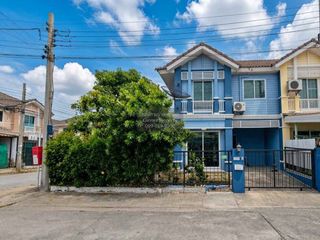 Casa adosada en venta de 3 habitaciones en Bang Phli, Samut Prakan