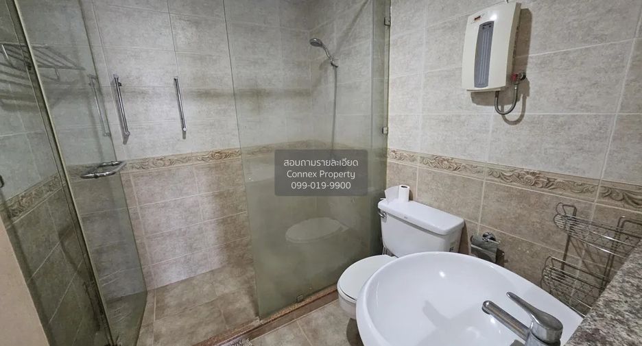 For sale 3 bedrooms condo in Khlong Toei, Bangkok