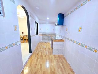 Casa adosada en venta de 3 habitaciones en Khlong Sam Wa, Bangkok