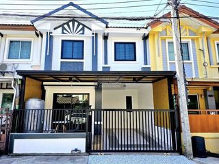 Casa adosada en venta de 3 habitaciones en Khlong Sam Wa, Bangkok