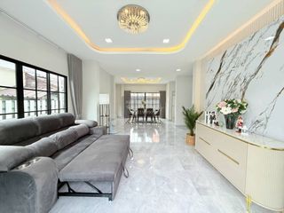 Haus zum Kauf mit 4 Zimmer in Khlong Sam Wa, Bangkok