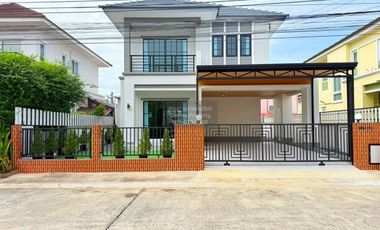 Haus zum Kauf mit 4 Zimmer in Khlong Sam Wa, Bangkok
