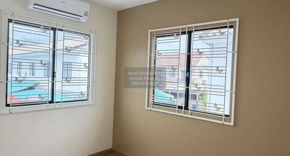 Casa adosada en venta de 3 habitaciones en Bang Sao Thong, Samut Prakan