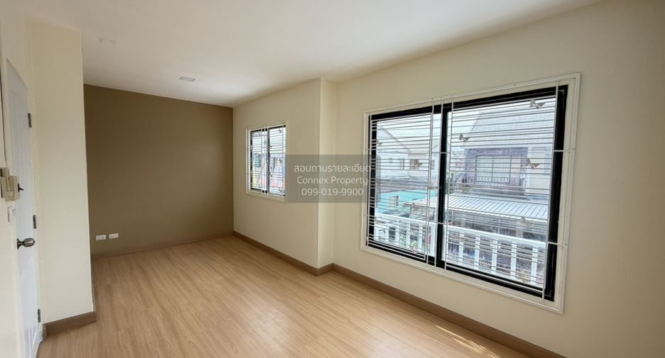Casa adosada en venta de 3 habitaciones en Bang Sao Thong, Samut Prakan