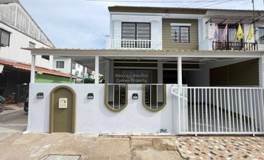 Casa adosada en venta de 3 habitaciones en Bang Sao Thong, Samut Prakan