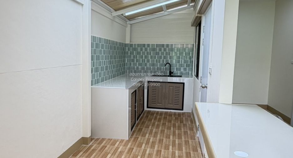Casa adosada en venta de 3 habitaciones en Bang Sao Thong, Samut Prakan