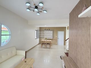 Casa adosada en venta de 3 habitaciones en Bang Sao Thong, Samut Prakan