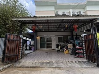 À vendre 3 chambres maison de ville à Lam Luk Ka, Pathum Thani