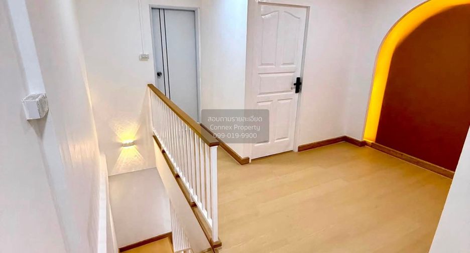Casa adosada en venta de 3 habitaciones en Bang Bon, Bangkok