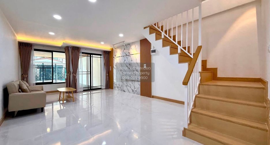 Casa adosada en venta de 3 habitaciones en Bang Bon, Bangkok