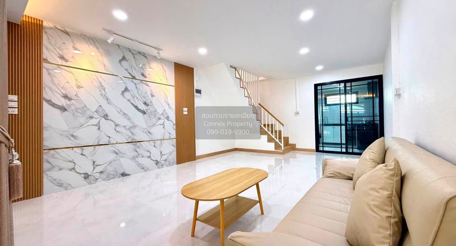 Casa adosada en venta de 3 habitaciones en Bang Bon, Bangkok