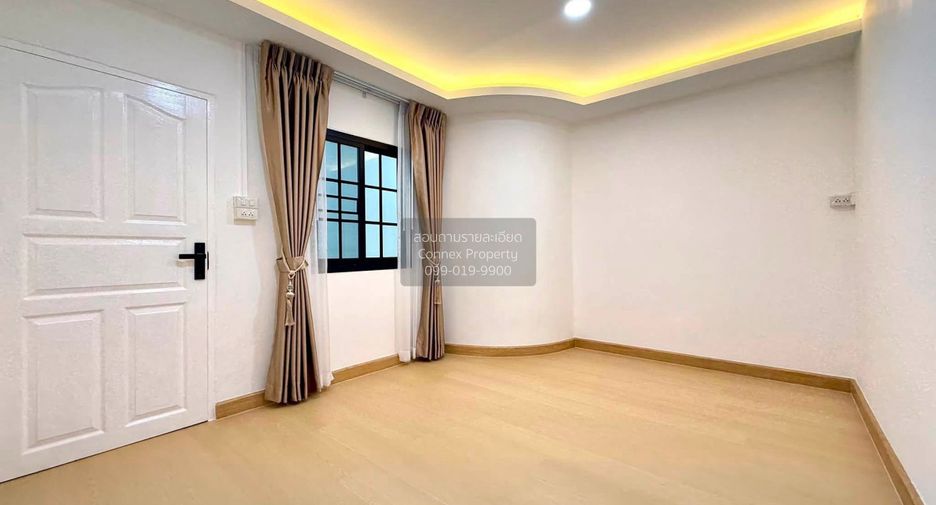 Casa adosada en venta de 3 habitaciones en Bang Bon, Bangkok