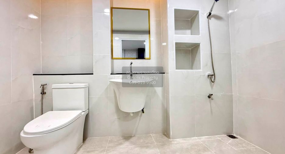 Casa adosada en venta de 3 habitaciones en Bang Bon, Bangkok