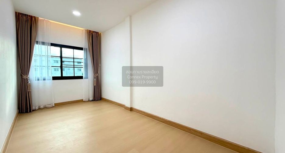 Casa adosada en venta de 3 habitaciones en Bang Bon, Bangkok