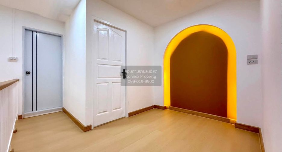 Casa adosada en venta de 3 habitaciones en Bang Bon, Bangkok