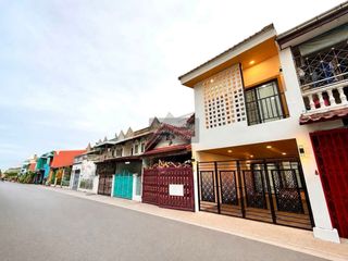 Casa adosada en venta de 3 habitaciones en Bang Bon, Bangkok