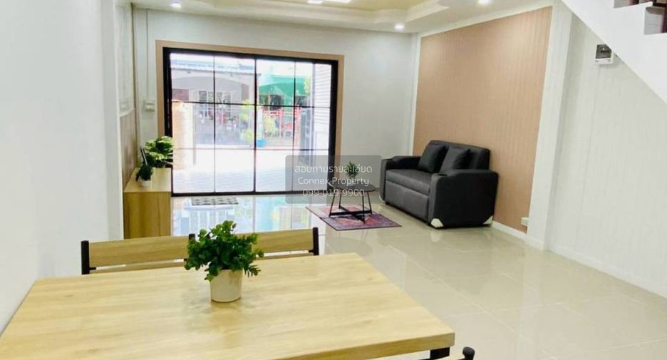 出售 3 卧室 联排别墅 在 Sai Noi, Nonthaburi